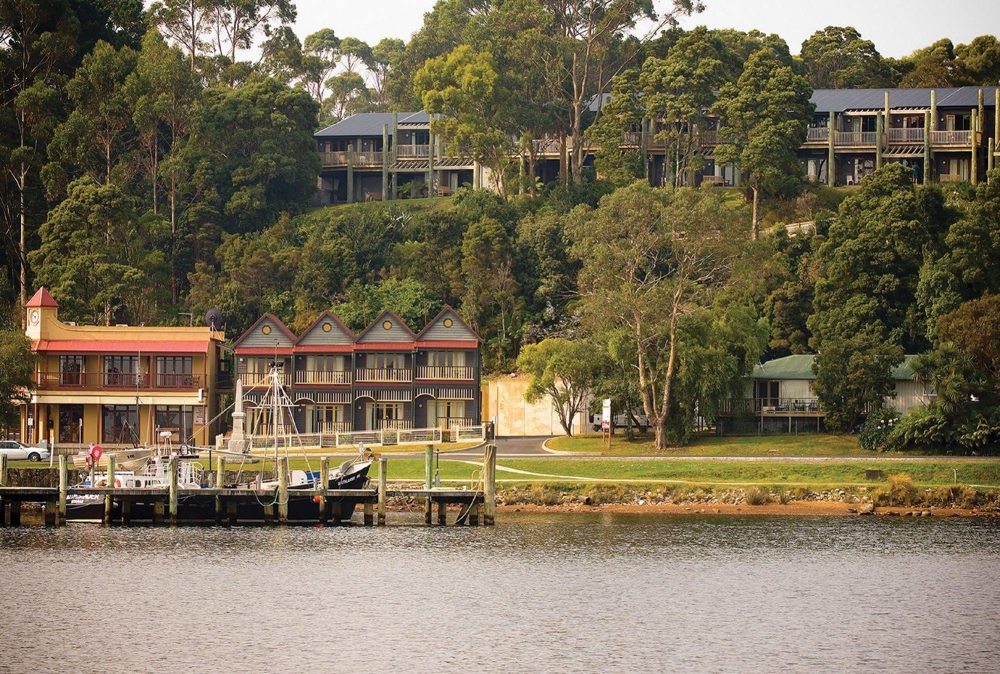 Strahan Village Eksteriør bilde